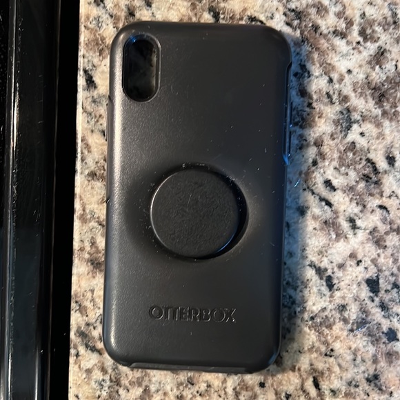 Black iPhone 11XR Otterbox phone case with built in popsocket - Picture 2 of 3